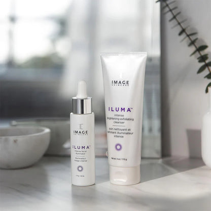 ILUMA Soin Nettoyant & Exfoliant Illuminateur Intense 113g